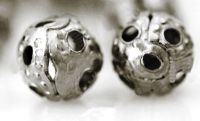 Perles Ajourées boules Filigrane Gris argentées 4mm 
taille du trou = 0.8 mm
Qte : 10