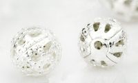  Perles Ajourées boules Filigrane Argentées 4mm 
taille du trou = 0.8 mm
Qte : 10