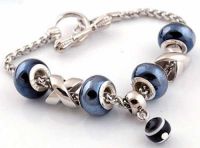 Bracelet perles lampwok
13 x 8 et trou 4.5 mm
20 cm