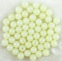  Perles rondes crystal 4 mm
Diametre du trou 1 mm
vert pale
X 100