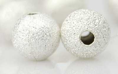 Perles boules Scintillantes Argentées 4mm 
taille du trou = 1 mm
X 8