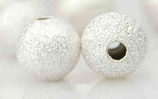 Perles boules Scintillantes intercalaires Argentées 6mm 
taille du trou = 1 mm
Qte : 10