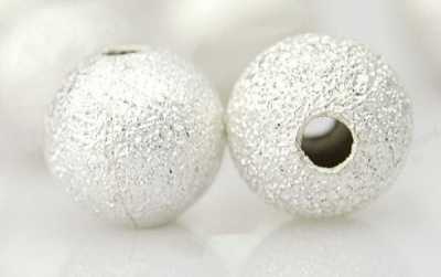 Perles boules Scintillantes Argentées 5mm 
taille du trou = 1 mm
Qte : 10